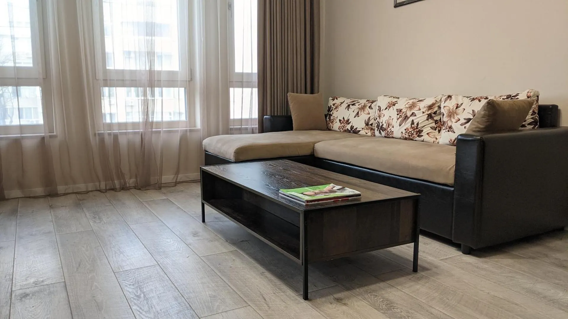 Lux 2 Central Apartment With Garage Plovdiv