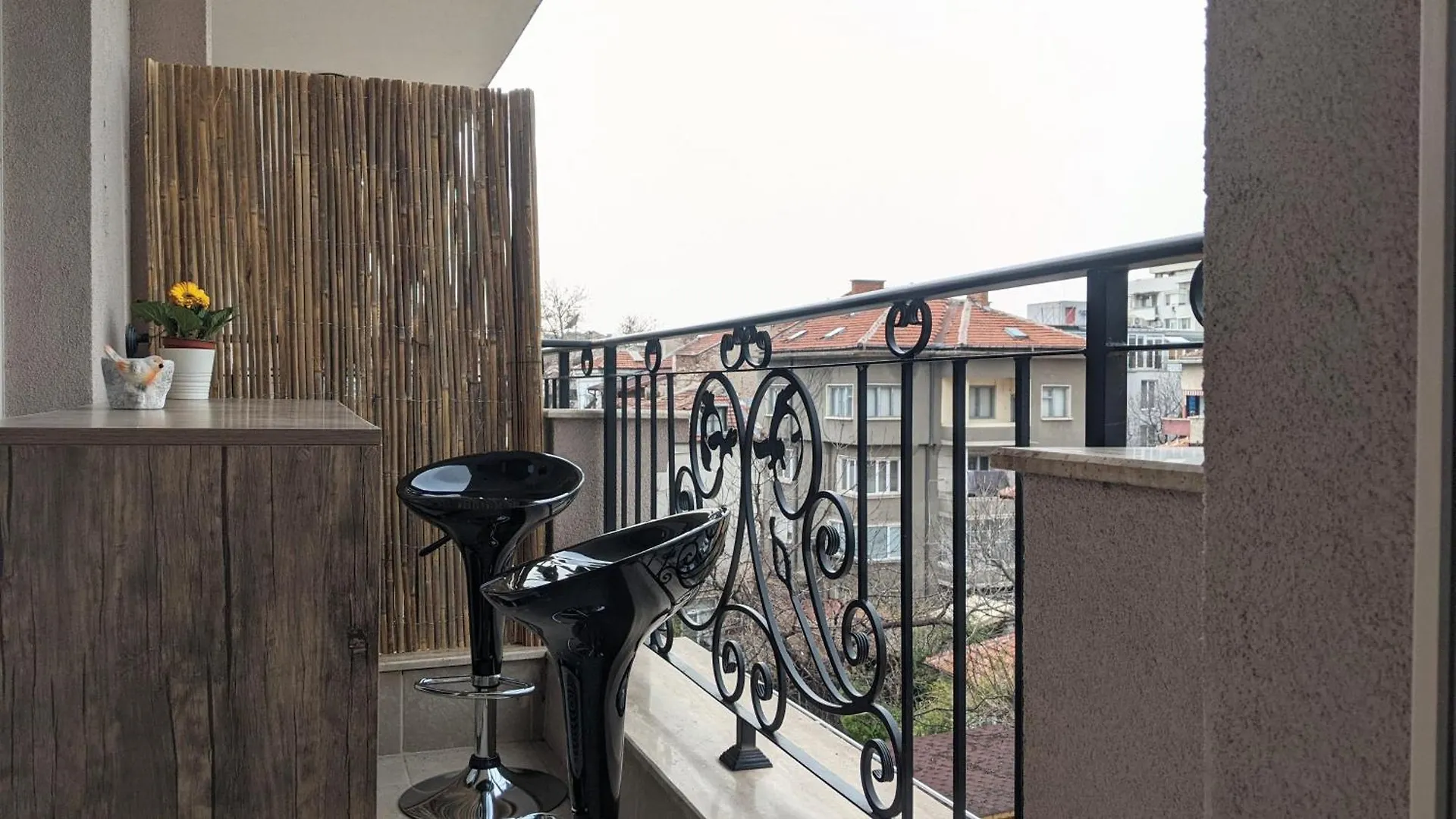 Lux 2 Central Apartment With Garage Plovdiv