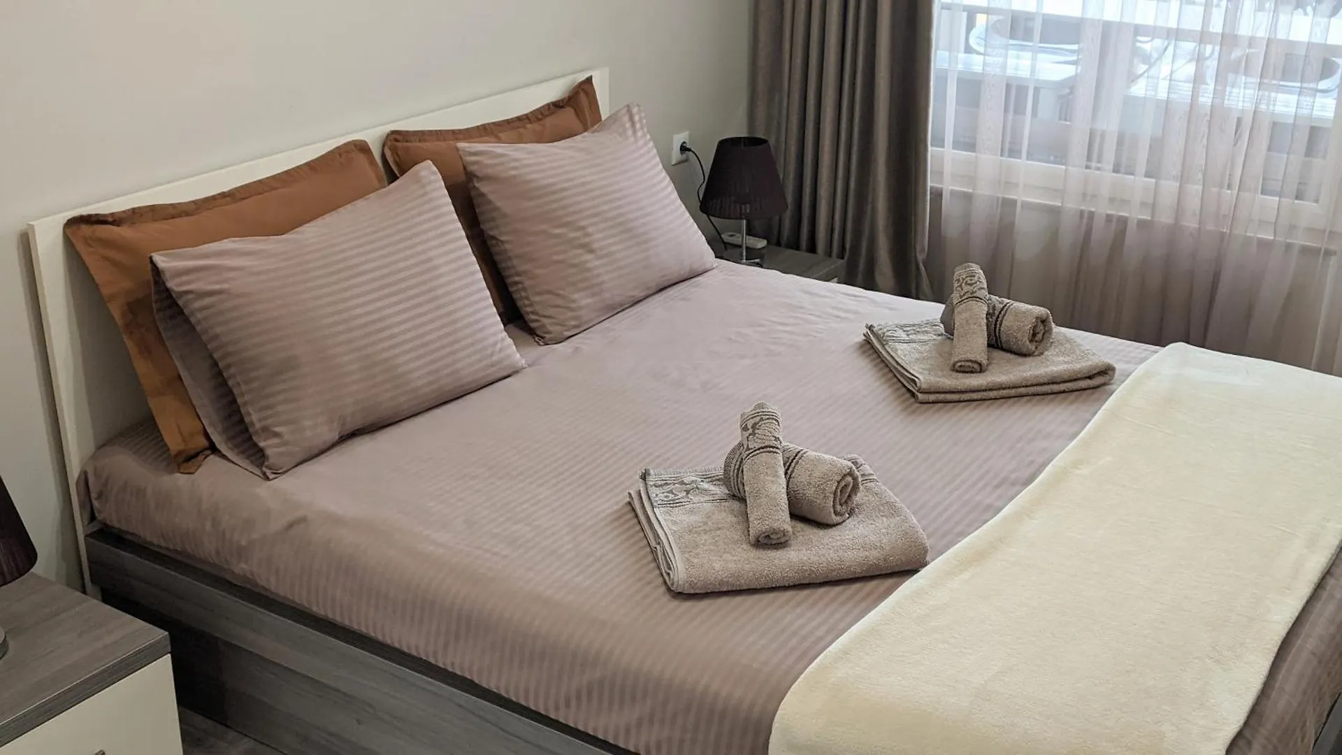 Lux 2 Central Apartment With Garage Plovdiv Bulgaria